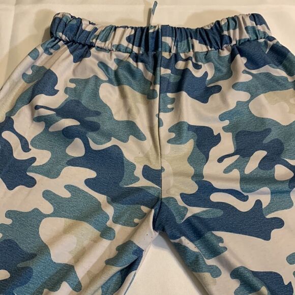 Size LARGE blue/gray camouflage joggers. 95% poly and 5% spandex. Very stretchy - Picture 2 of 10